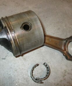 Johnosn GT150 150hp 2 stroke outboard piston and rod (393924)